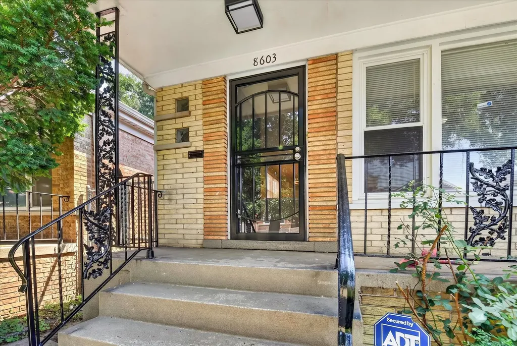 8603 South Exchange Avenue Chicago IL 60617