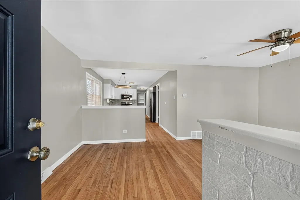 8603 South Exchange Avenue Chicago IL 60617