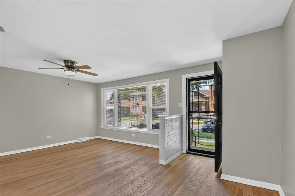 8603 South Exchange Avenue Chicago IL 60617