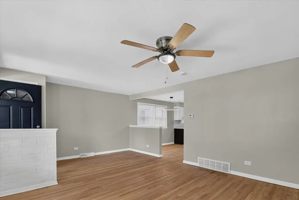 8603 South Exchange Avenue Chicago IL 60617
