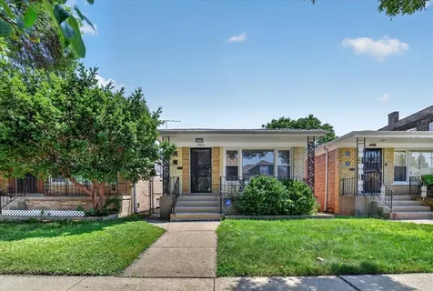 8603 South Exchange Avenue Chicago IL 60617