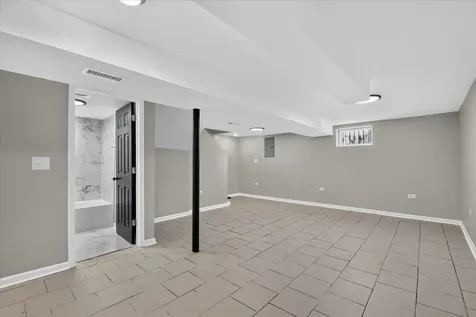8603 South Exchange Avenue Chicago IL 60617
