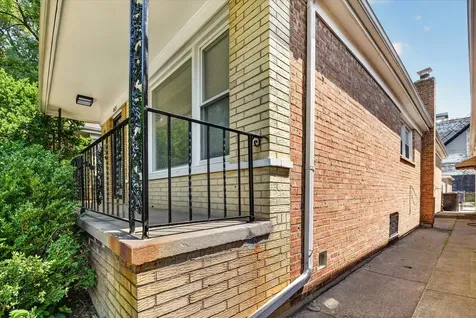 8603 South Exchange Avenue Chicago IL 60617