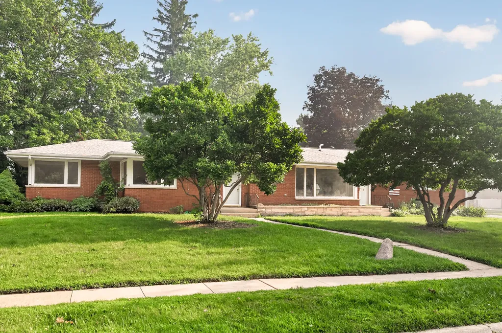 1111 Loren Drive Dekalb IL 60115