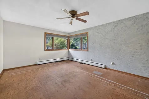 1111 Loren Drive Dekalb IL 60115