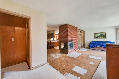 1111 Loren Drive Dekalb IL 60115