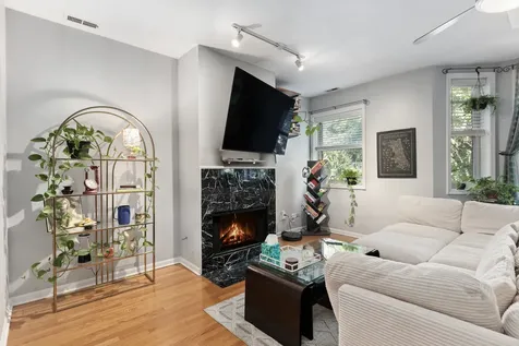 1522 North Bosworth Avenue Chicago IL 60642