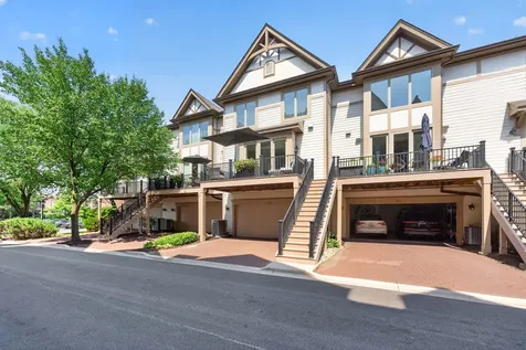 321 Brownstone Drive St. Charles IL 60174