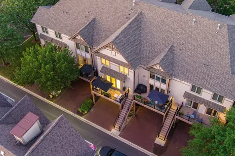 321 Brownstone Drive St. Charles IL 60174
