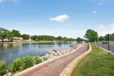 321 Brownstone Drive St. Charles IL 60174