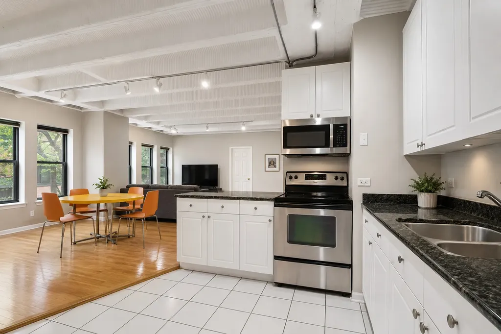 5646 North Kenmore Avenue Chicago IL 60660