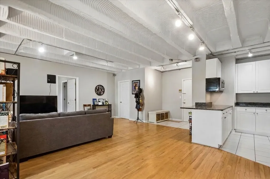 5646 North Kenmore Avenue Chicago IL 60660