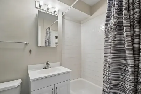 5646 North Kenmore Avenue Chicago IL 60660