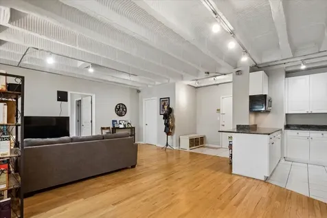 5646 North Kenmore Avenue Chicago IL 60660