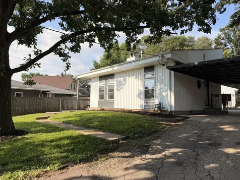 121 Oak Drive Dekalb IL 60115