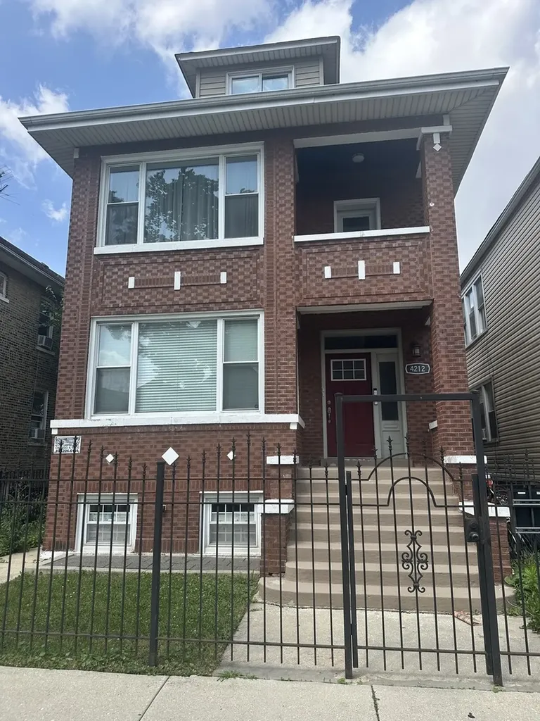 4212 South Campbell Avenue Chicago IL 60632