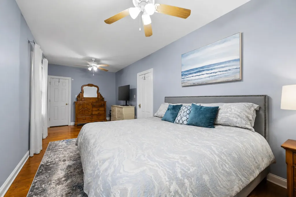 1725 East 84th Street Chicago IL 60617