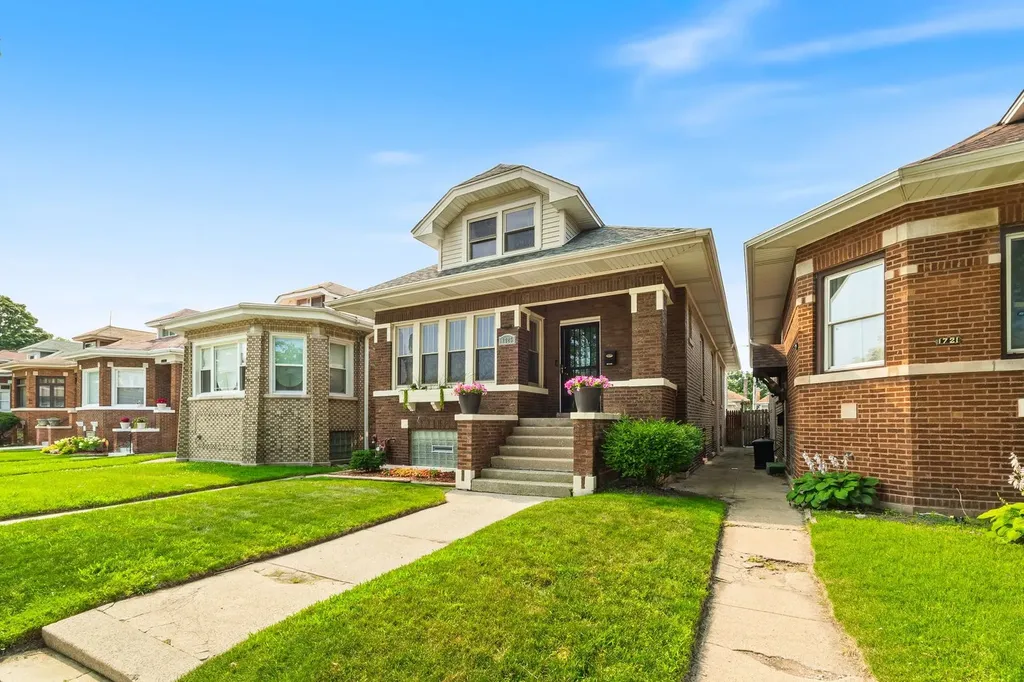 1725 East 84th Street Chicago IL 60617