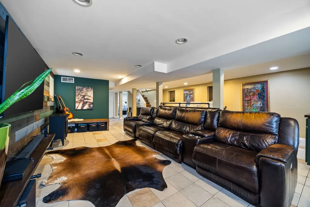 1725 East 84th Street Chicago IL 60617