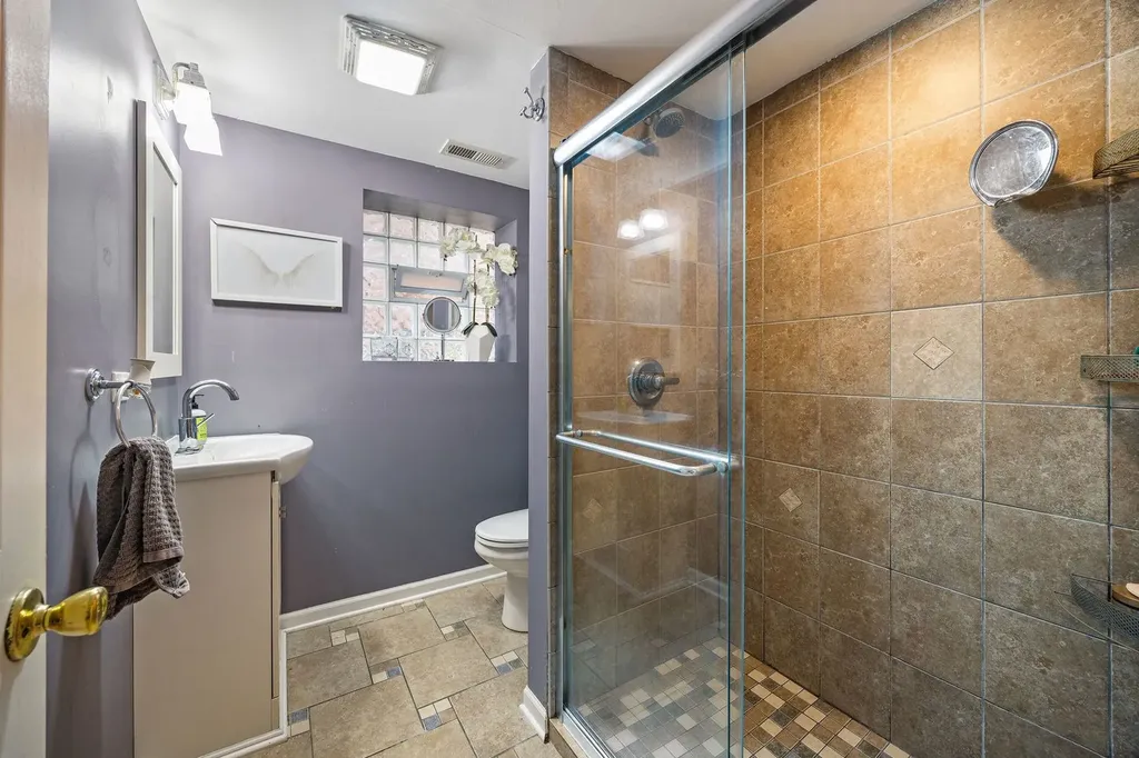 1725 East 84th Street Chicago IL 60617