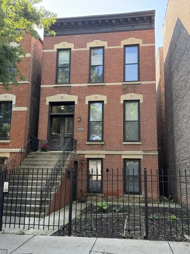 1921 West Evergreen Avenue Chicago IL 60622