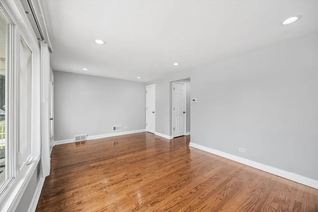 5153 South Oak Park Avenue Chicago IL 60638