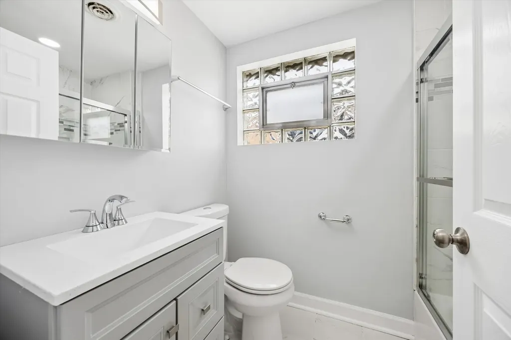 5153 South Oak Park Avenue Chicago IL 60638