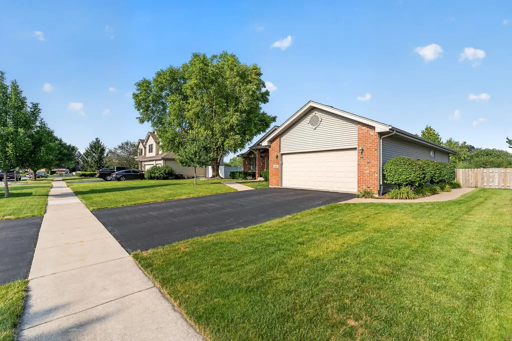 2592 Molly Court New Lenox IL 60451