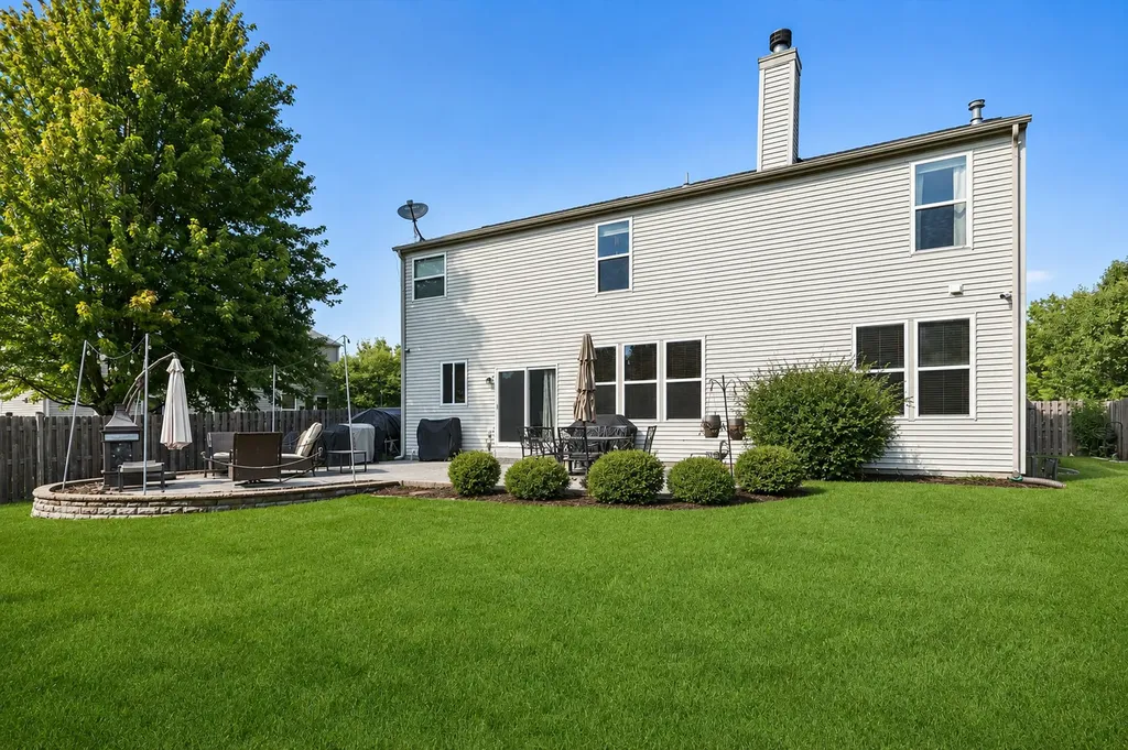 223 Clubhouse Street Bolingbrook IL 60490