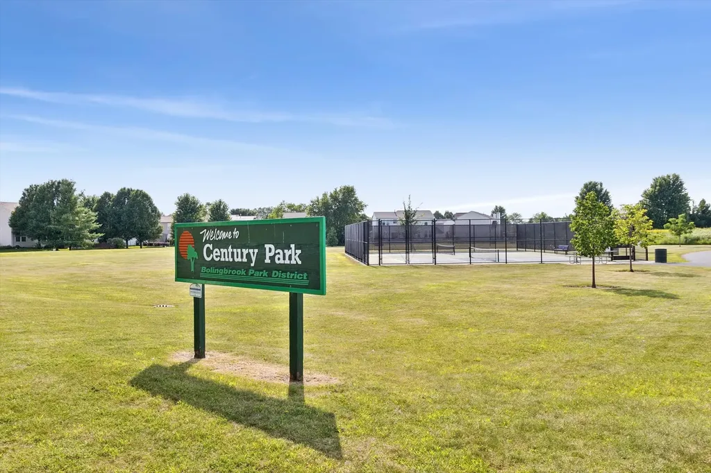 223 Clubhouse Street Bolingbrook IL 60490