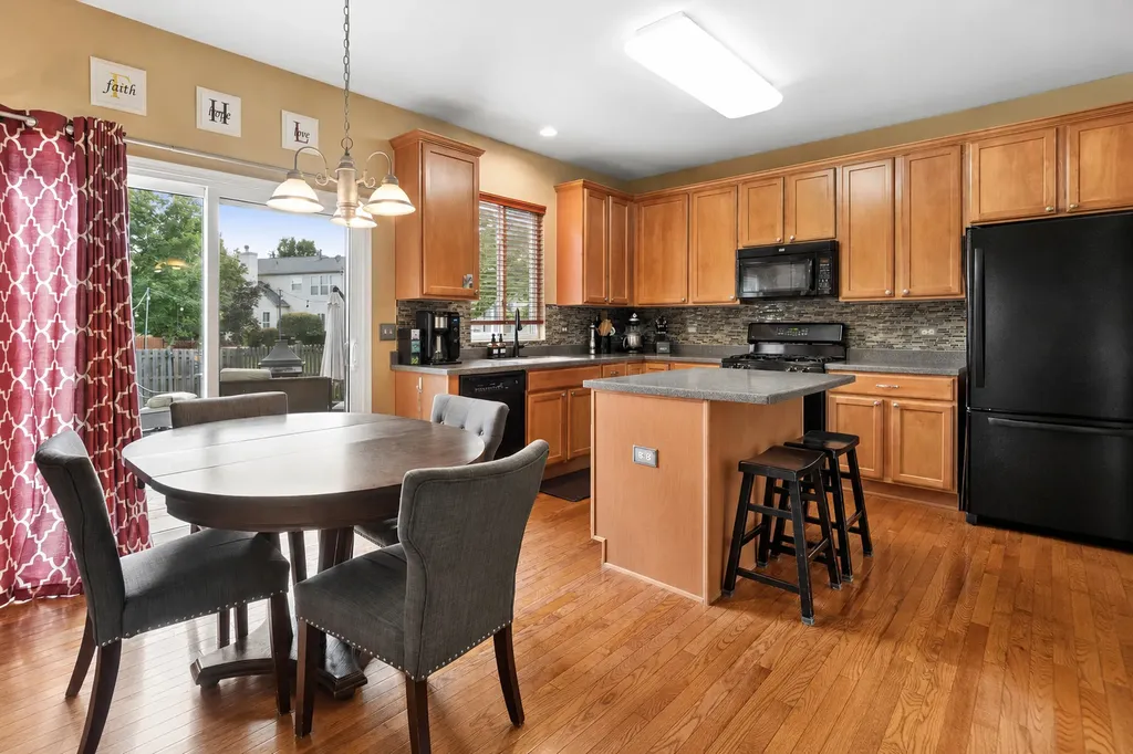 223 Clubhouse Street Bolingbrook IL 60490