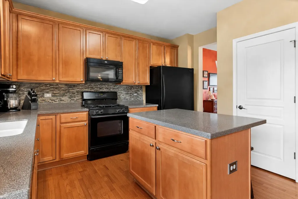 223 Clubhouse Street Bolingbrook IL 60490