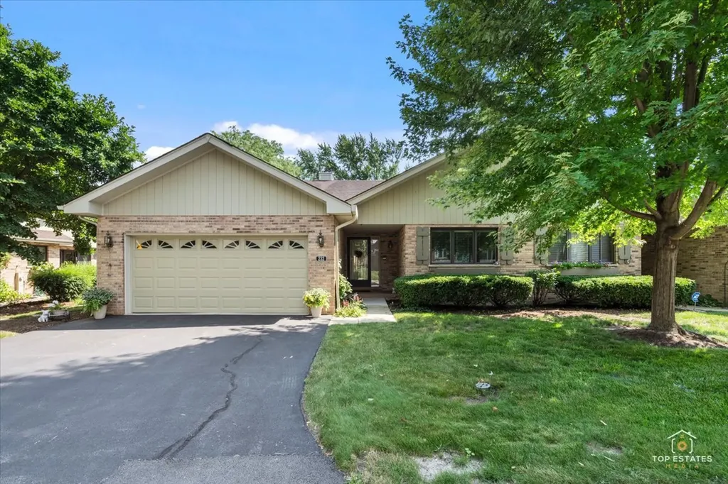 232 Royal Lane Bloomingdale IL 60108