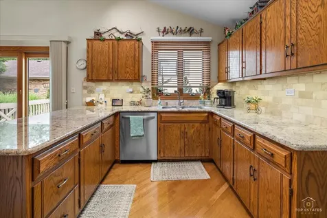 232 Royal Lane Bloomingdale IL 60108