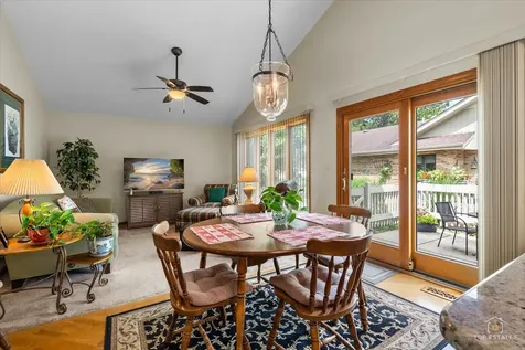 232 Royal Lane Bloomingdale IL 60108