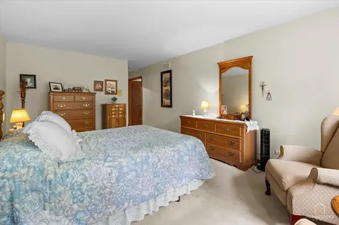 232 Royal Lane Bloomingdale IL 60108
