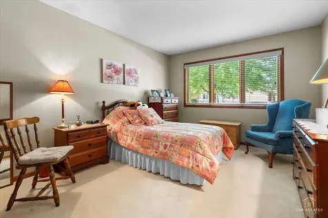 232 Royal Lane Bloomingdale IL 60108