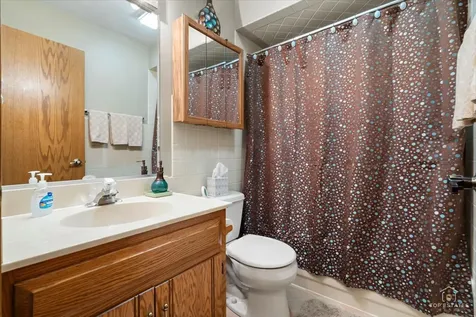 232 Royal Lane Bloomingdale IL 60108