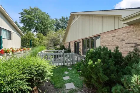 232 Royal Lane Bloomingdale IL 60108