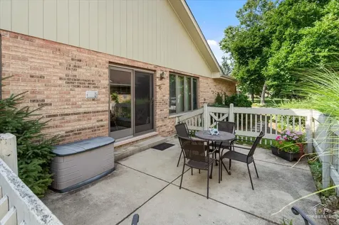 232 Royal Lane Bloomingdale IL 60108