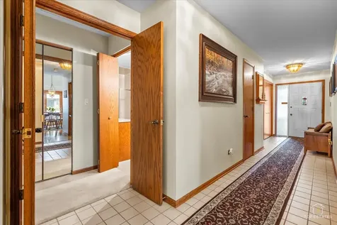 232 Royal Lane Bloomingdale IL 60108