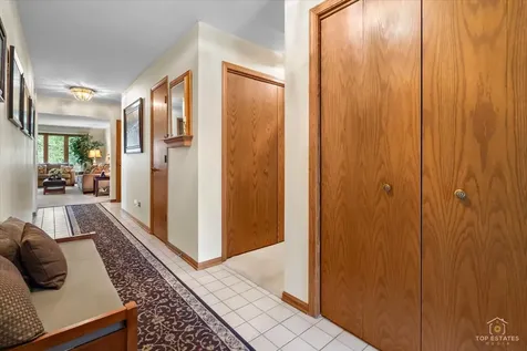 232 Royal Lane Bloomingdale IL 60108