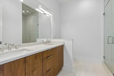 3820 North Damen Avenue Chicago IL 60618