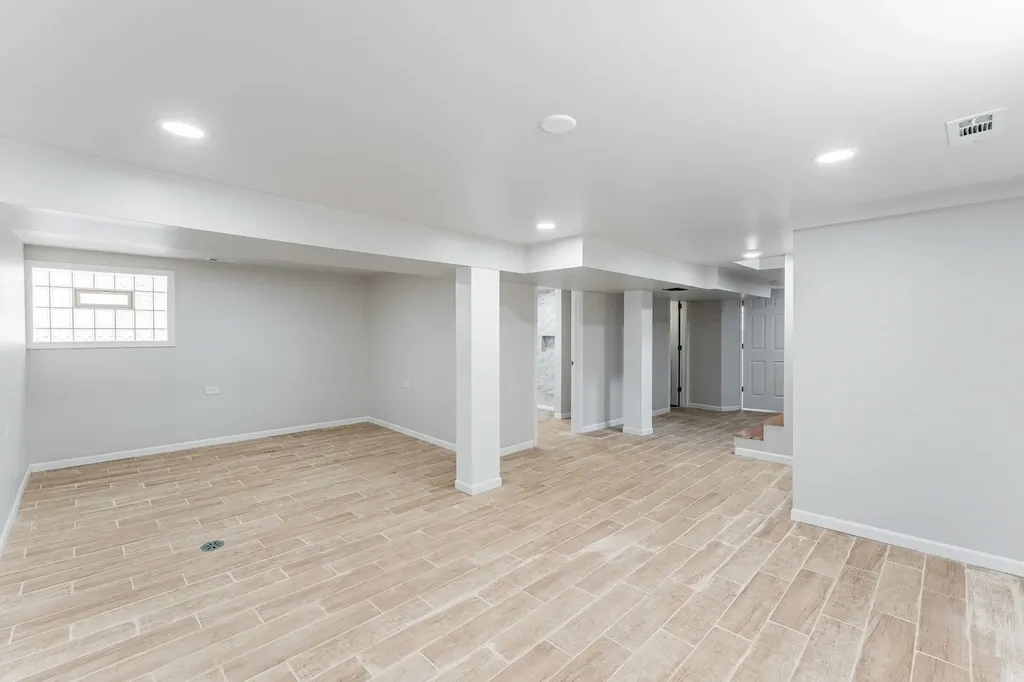 7639 South Ada Street Chicago IL 60620
