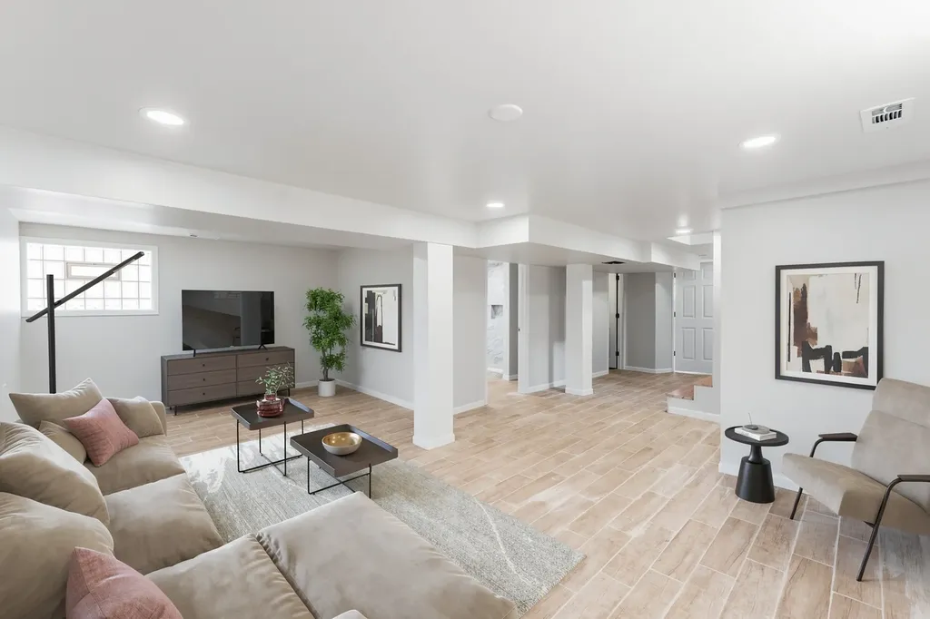 7639 South Ada Street Chicago IL 60620