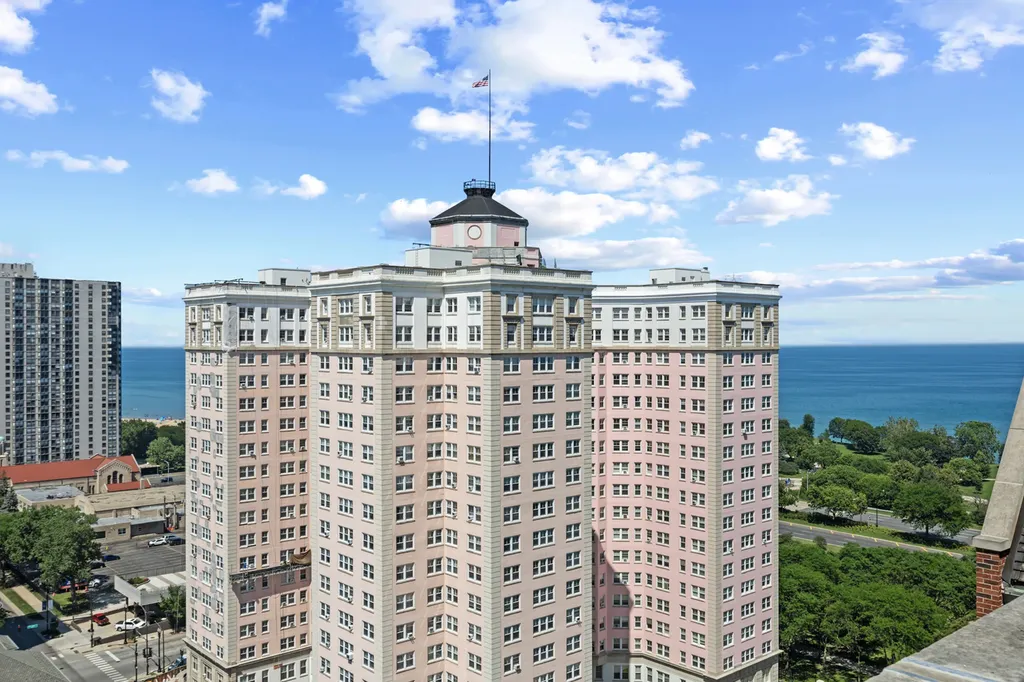 5510 North Sheridan Road Chicago IL 60640
