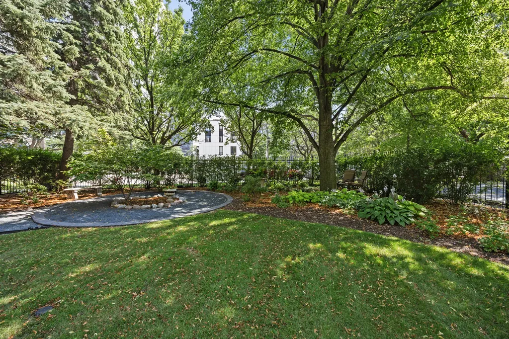 5510 North Sheridan Road Chicago IL 60640