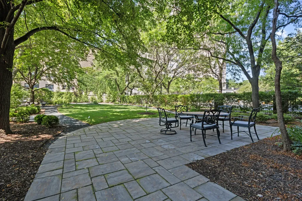 5510 North Sheridan Road Chicago IL 60640