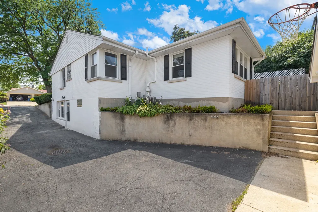 56 Chicago Avenue Clarendon Hills IL 60514