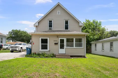220 30TH Avenue East Moline IL 61244